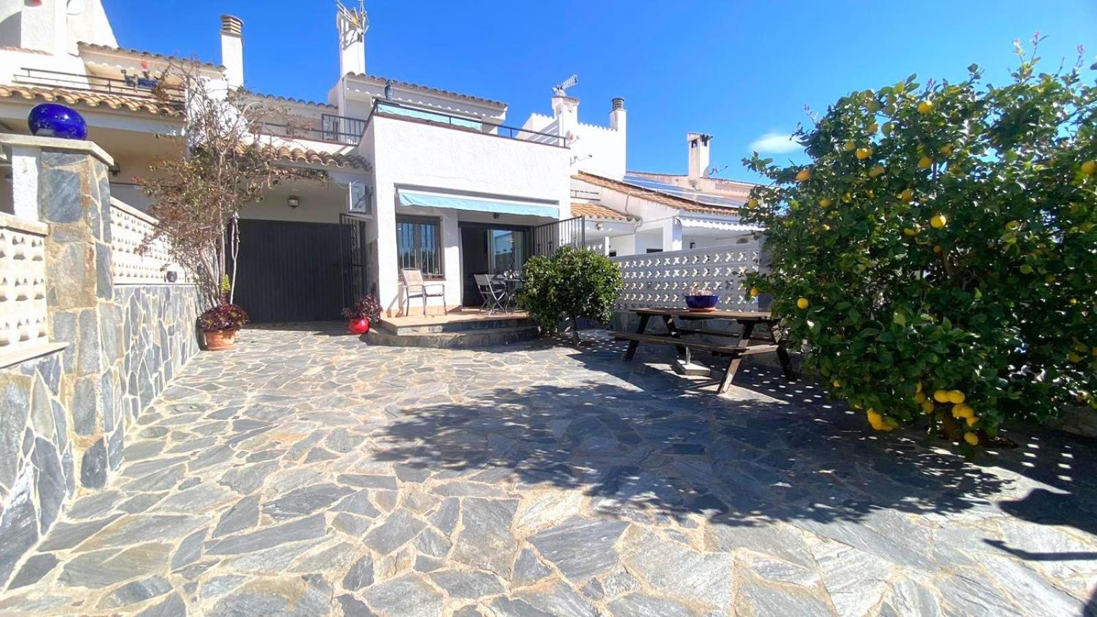 Bages Villa Roses Bagian luar foto