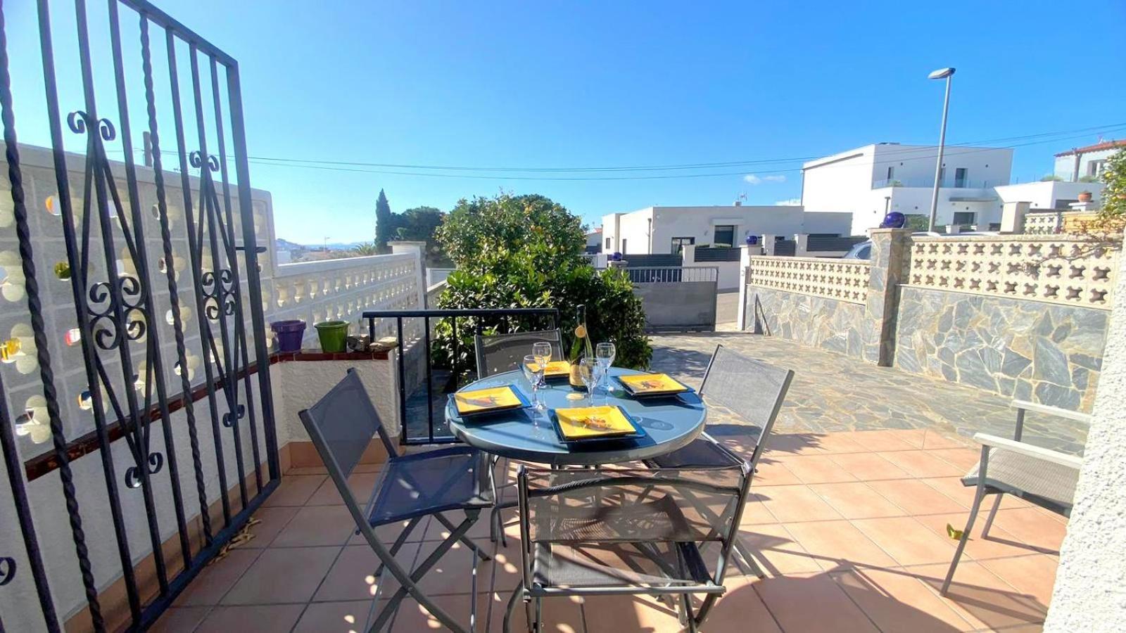 Bages Villa Roses Bagian luar foto